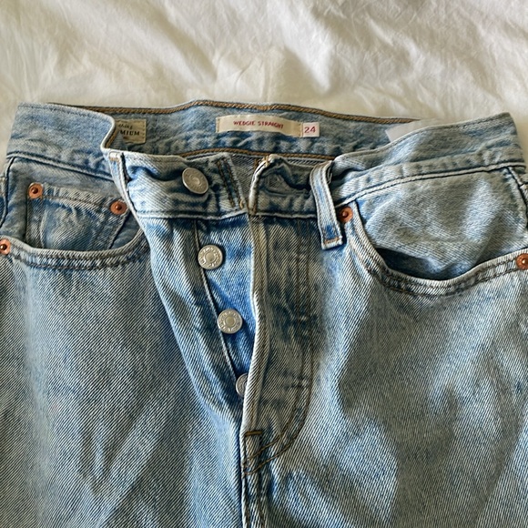 Wedgie Straight Levi’s - Picture 4 of 6